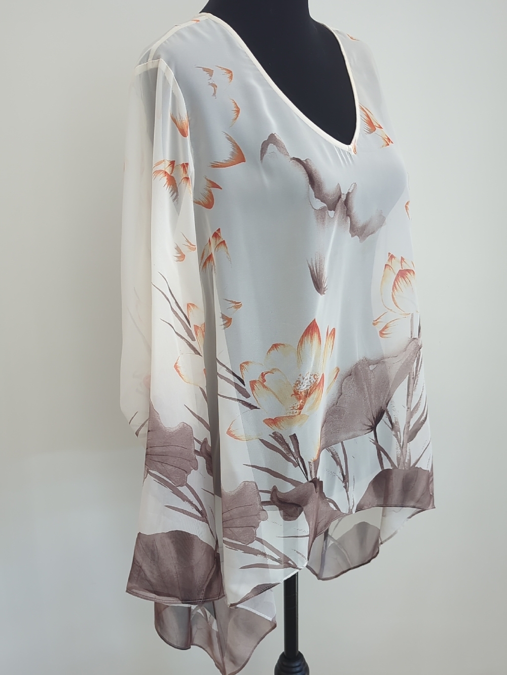 Chicos Travelers Sheer Watercolor Floral Handkerchief Hem Blouse Top SIZE 3 - Picture 4 of 8